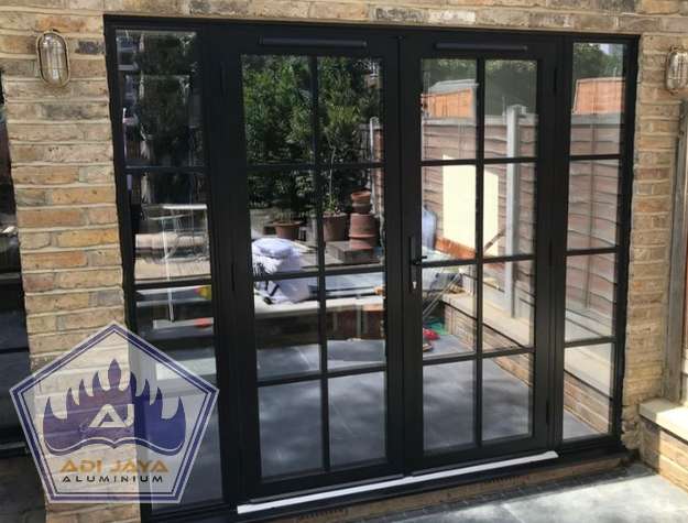 Tukang aluminium finished good pintu utama mewah awet
